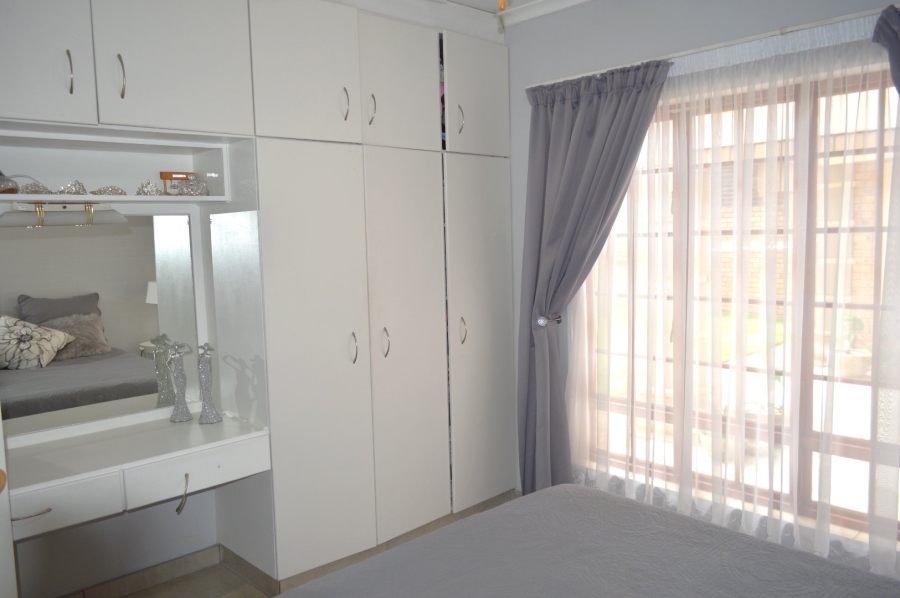 3 Bedroom Property for Sale in Flamwood North West